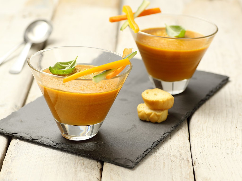 Gazpacho giallo con succo di pomodoro Cirio 200ml, carota e peperone giallo