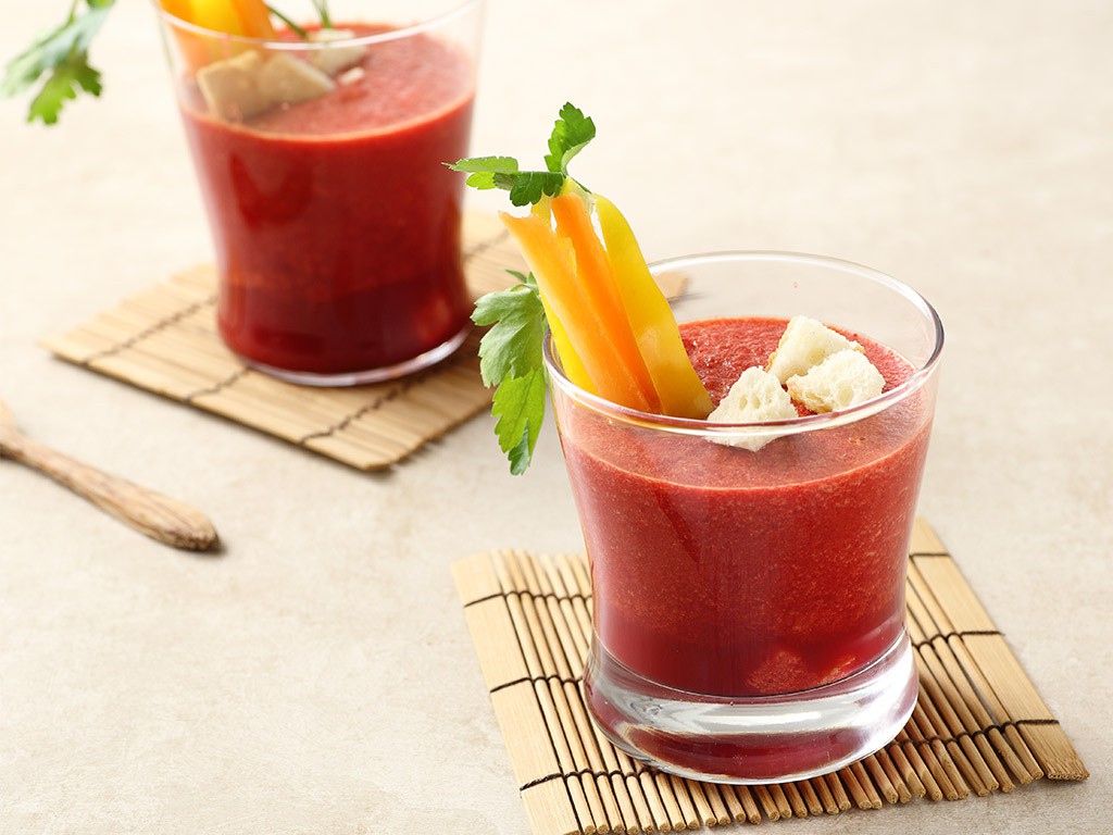 Gazpacho di Datterini Cirio Alta Cucina barbabietola e peperone